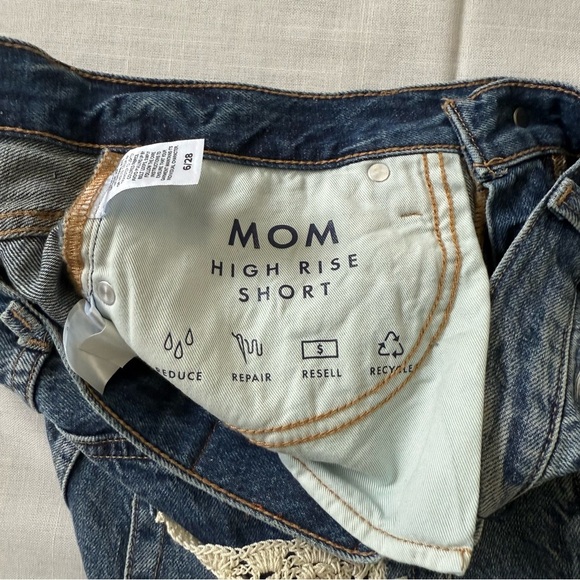 Lucky Brand Women's Blue and Cream Mom High Rise Denim Shorts Size 6/28 - Picture 10 of 12